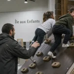 Île aux enfants Dijon : enfants en jeux couverts avec parents