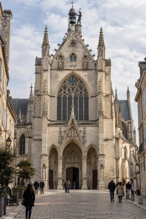 Dijon monuments a visiter : église Notre-Dame et Jacquemart