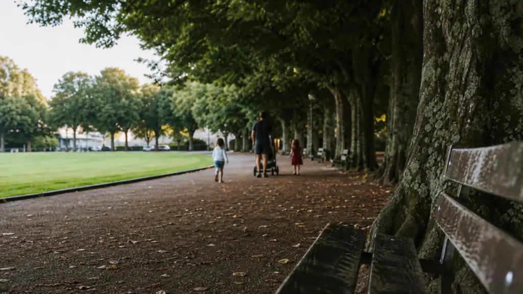Parc de la colombière à Dijon : famille en balade dans le parc